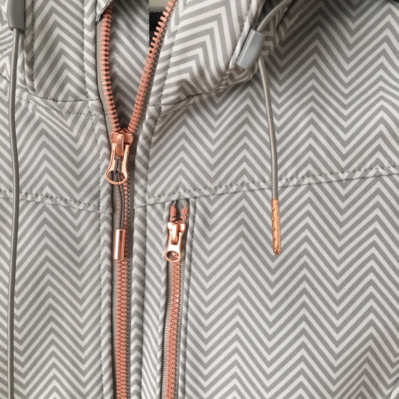 Patterned gray and white coat - Picture 2 of 3